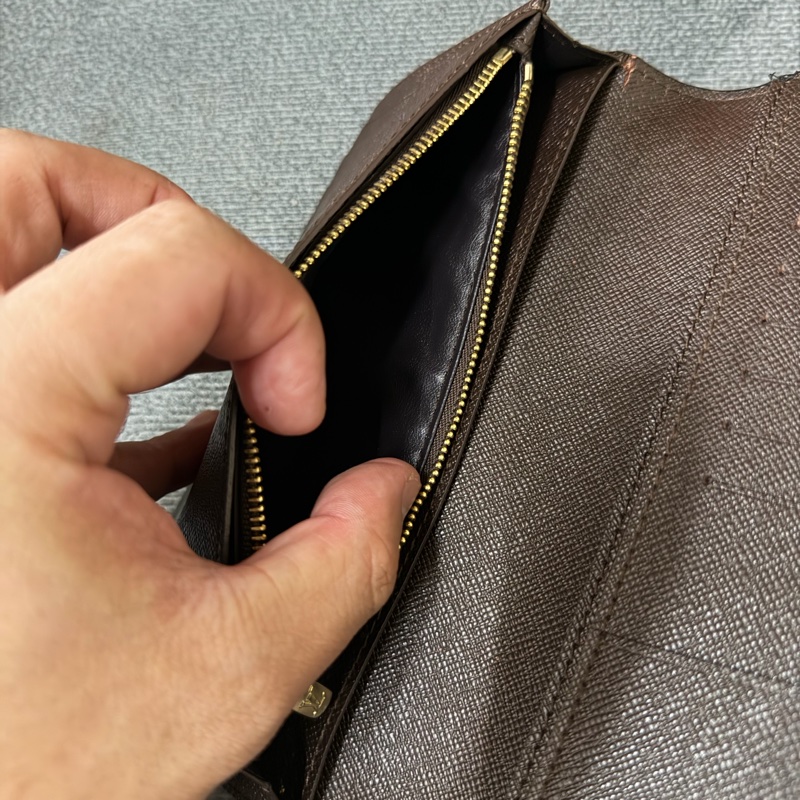 Lv棋盤格對開長夾-8