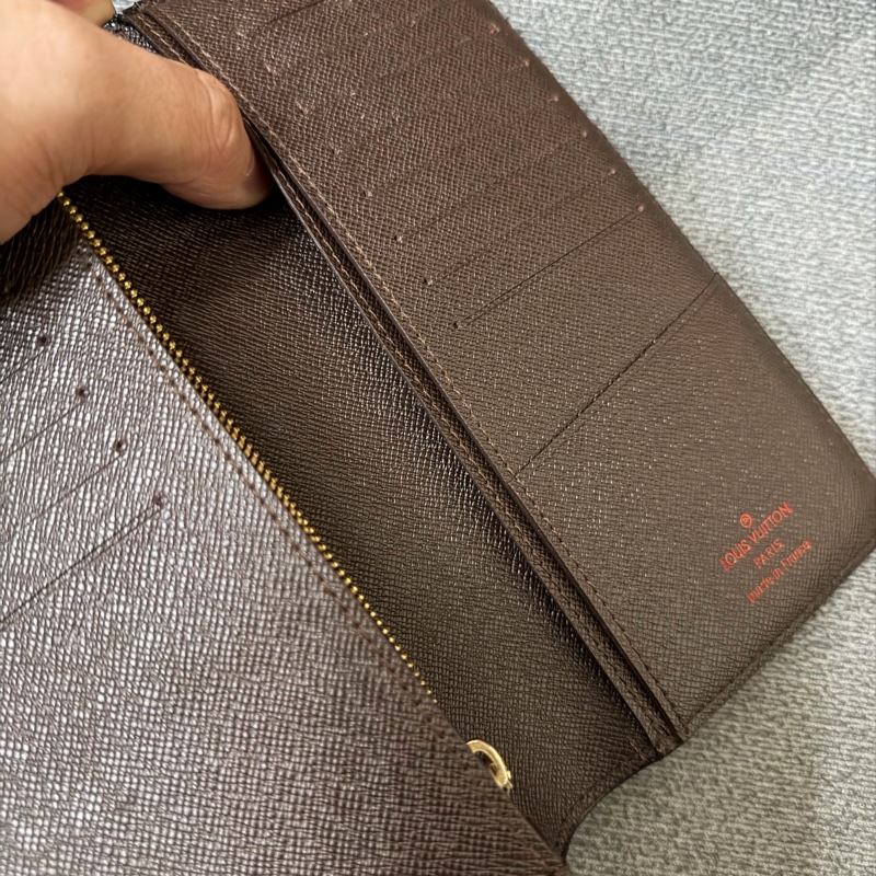 Lv棋盤格對開長夾-9