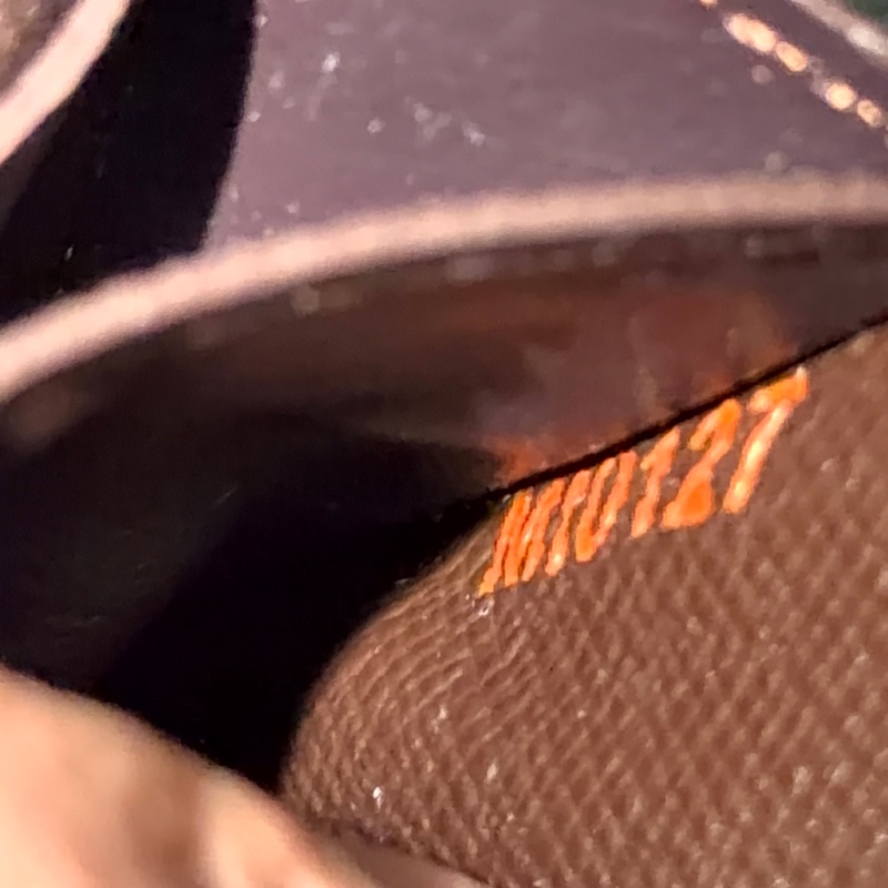 Lv棋盤格對開長夾-11