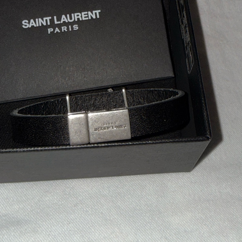 全新僅試戴 YSL CASSANDRE經典黑銀皮革手環 尺寸M-12