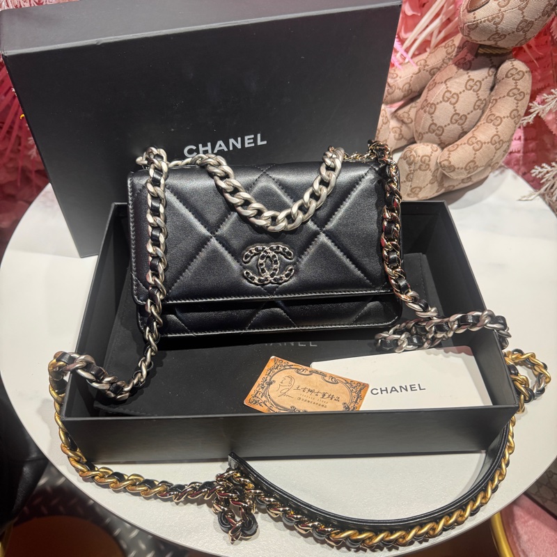 Chanel 黑銀19包woc斜背包/王吉娜古董精品-0