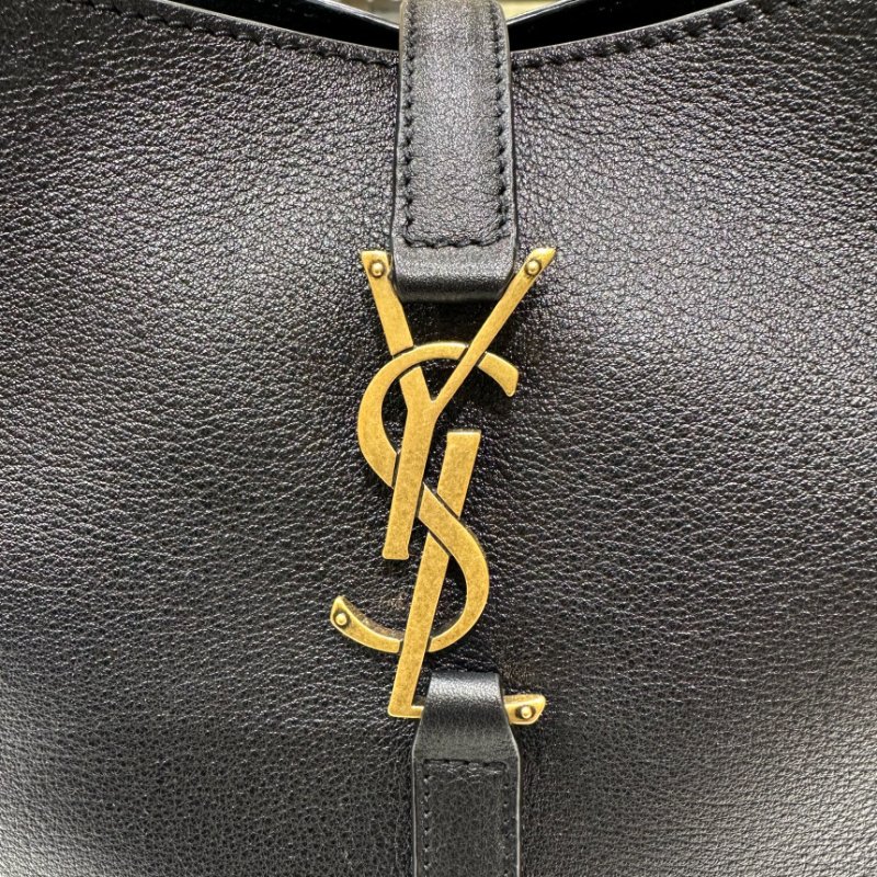 🎉新品好折扣✨Saint Laurent 713938 LE 5 A 7 YSL 柔軟粒面皮革小款 Hobo包 黑色-11