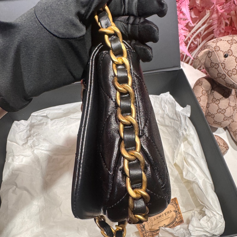 Chanel 黑金牛皮斜背包/可調節/王吉娜古董精品-5