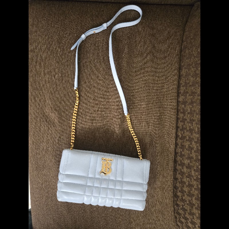 Burberry經典Lola系列羊皮斜揹包-2