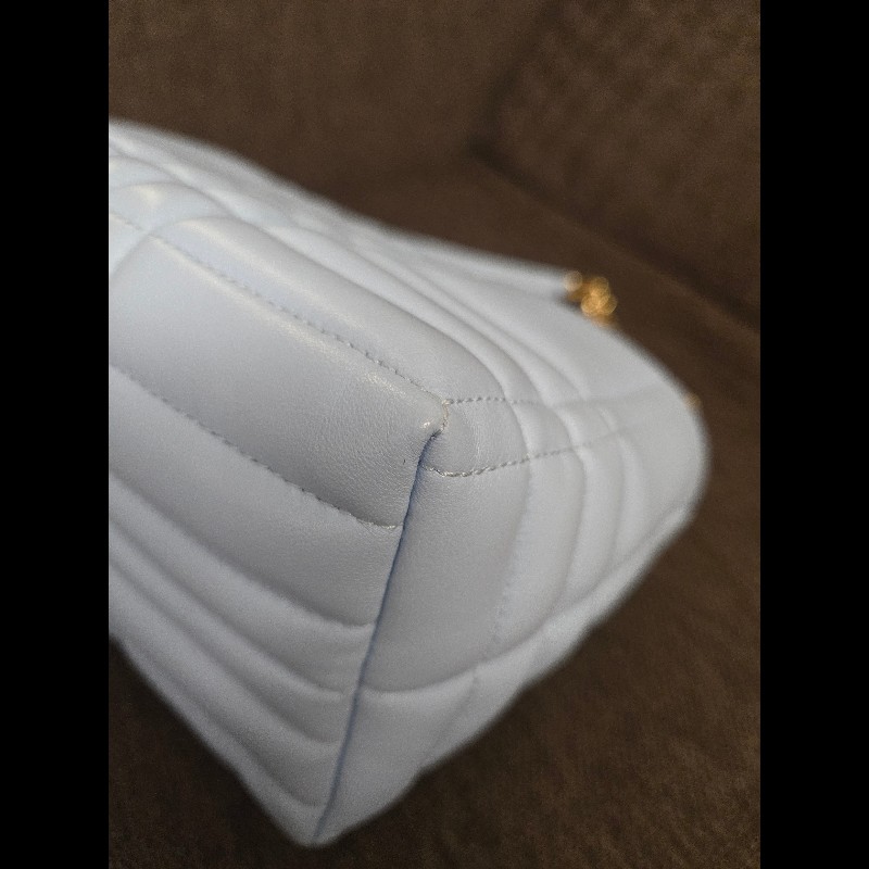 Burberry經典Lola系列羊皮斜揹包-6