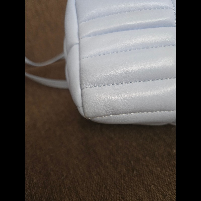 Burberry經典Lola系列羊皮斜揹包-7