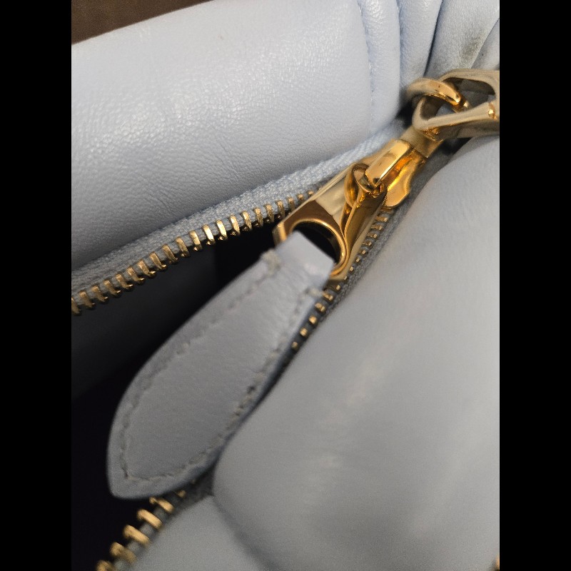 Burberry經典Lola系列羊皮斜揹包-14