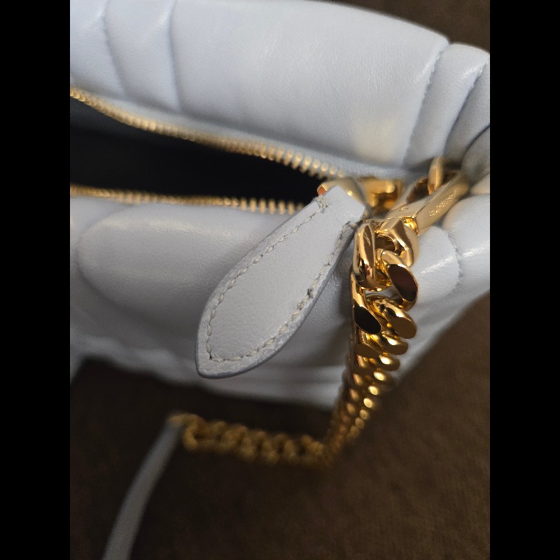 Burberry經典Lola系列羊皮斜揹包-20