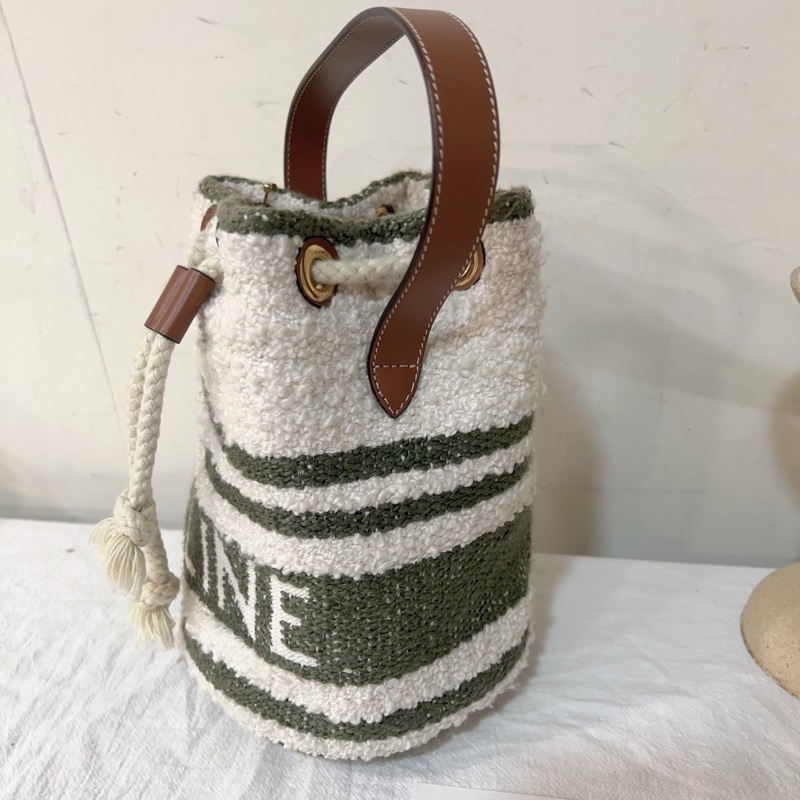 ෆ Celine Bucket抹茶蛋糕卷 絨毛水桶包-8