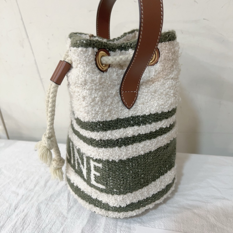 ෆ Celine Bucket抹茶蛋糕卷 絨毛水桶包-9