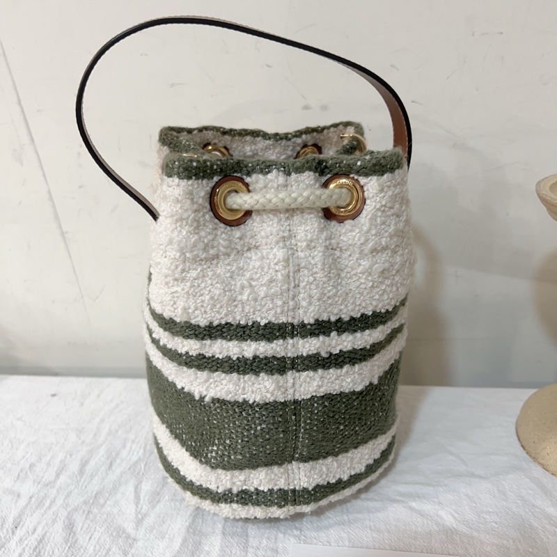 ෆ Celine Bucket抹茶蛋糕卷 絨毛水桶包-10