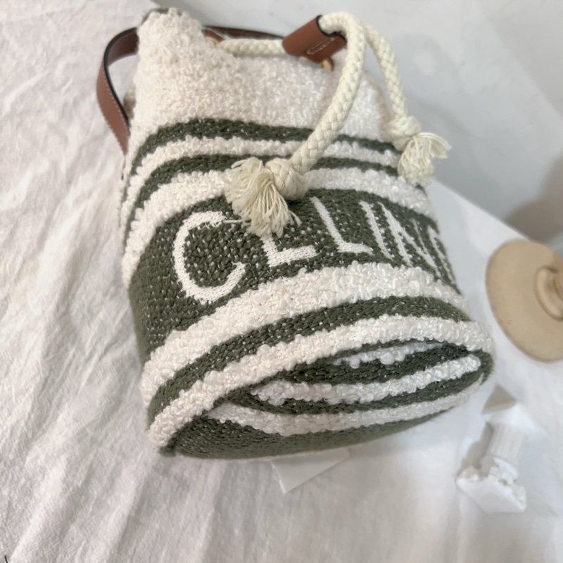 ෆ Celine Bucket抹茶蛋糕卷 絨毛水桶包-16