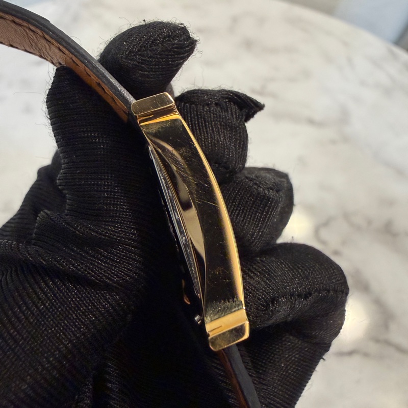 Hermes 金框珍珠母貝錶面11點鑽黑鱷魚壓紋錶帶石英腕錶-6