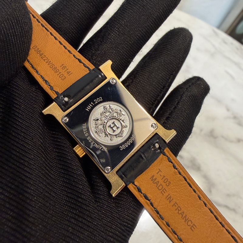 Hermes 金框珍珠母貝錶面11點鑽黑鱷魚壓紋錶帶石英腕錶-7