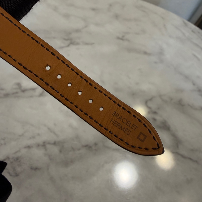 Hermes 金框珍珠母貝錶面11點鑽黑鱷魚壓紋錶帶石英腕錶-11