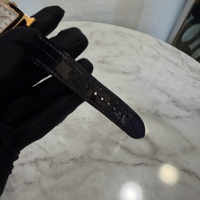 Hermes 金框珍珠母貝錶面11點鑽黑鱷魚壓紋錶帶石英腕錶-12