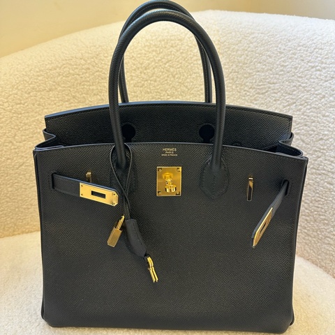 Hermes Birkin 30 黑金 Epsom皮 法國製造，經典黑金配色搭金色五金，皮質細膩質感高級，日常百搭氣質滿分！