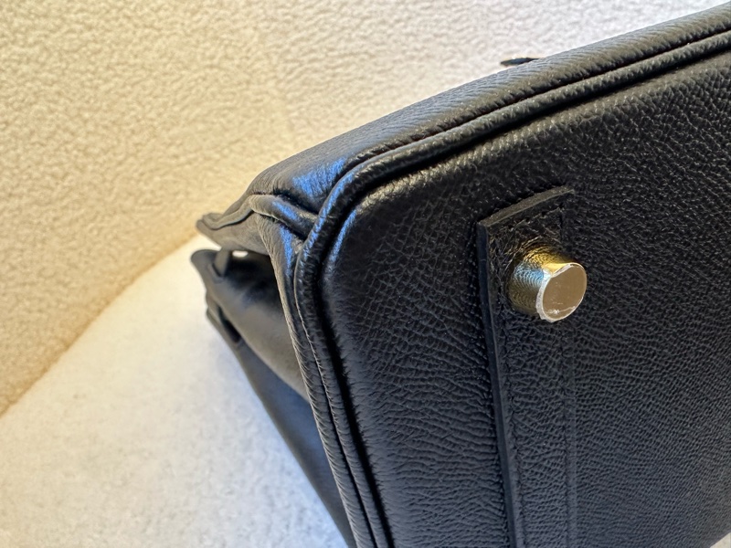 Hermes Birkin 30 黑金 Epsom皮 法國製造，經典黑金配色搭金色五金，皮質細膩質感高級，日常百搭氣質滿分！-3