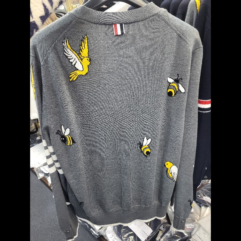 Thom Browne 男款蜜蜂圖案V領針織毛衣 3碼-3