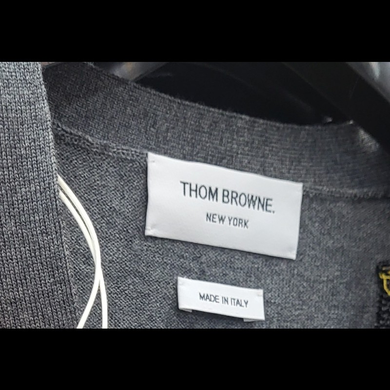 Thom Browne 男款蜜蜂圖案V領針織毛衣 3碼-4