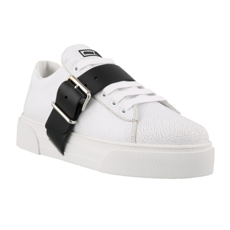 Miu Miu 白色裂紋皮革球鞋 配黑飾帶 36碼-4