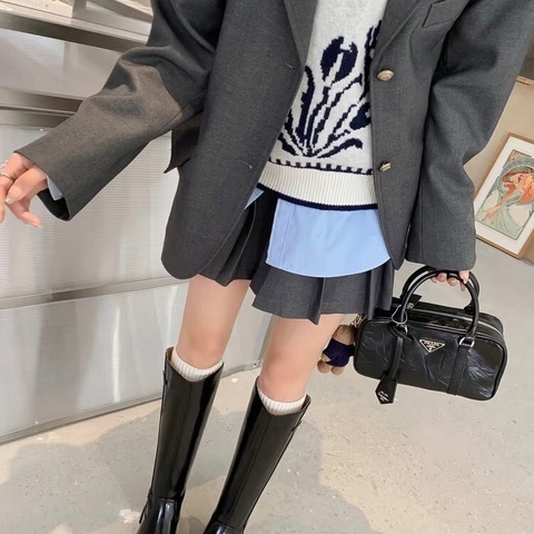 PRADA 黑色三角標褶皺羊皮手提保齡球包 24*15.5*7 99新配件塵袋