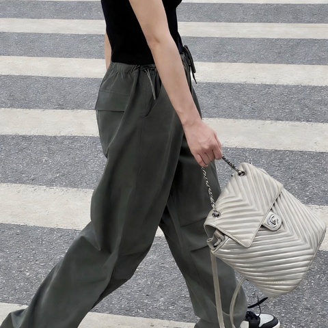 CHANEL 灰色珠光薩爾茨堡V紋後背包24*30*14 98新配件塵袋保卡