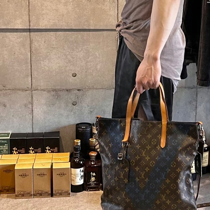 LV 限量款cabs mezzo老花V字手提托特包35*38*9 98新配件塵袋-0