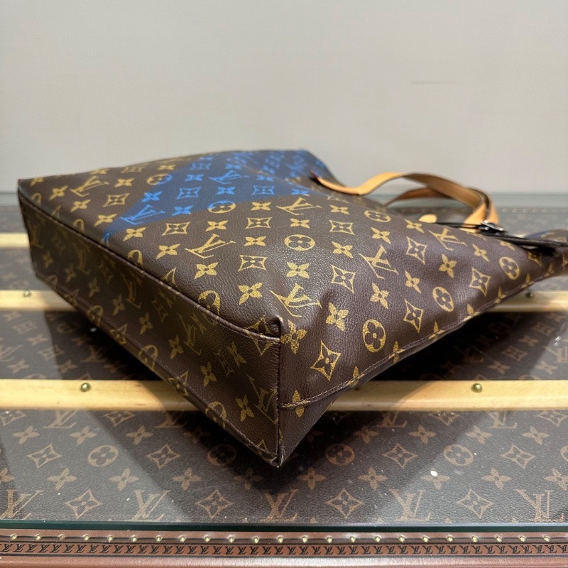 LV 限量款cabs mezzo老花V字手提托特包35*38*9 98新配件塵袋-3