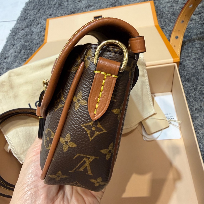 LV腰包肩包斜背包牛皮邊飾-3