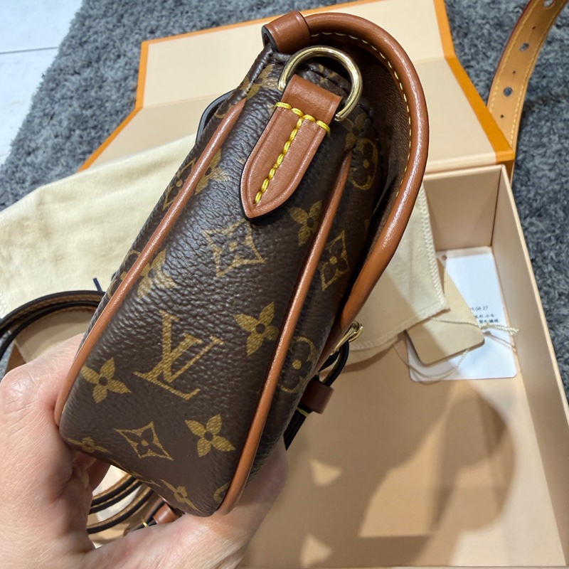 LV腰包肩包斜背包牛皮邊飾-4