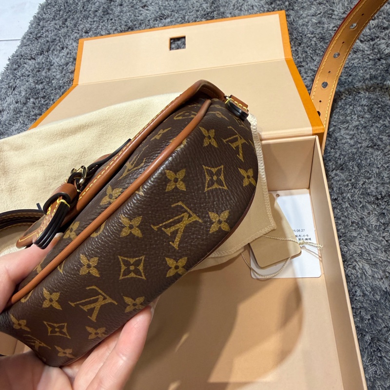 LV腰包肩包斜背包牛皮邊飾-5