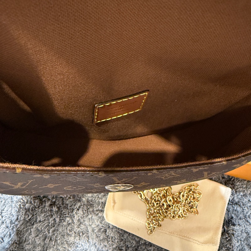 LV腰包肩包斜背包牛皮邊飾-9