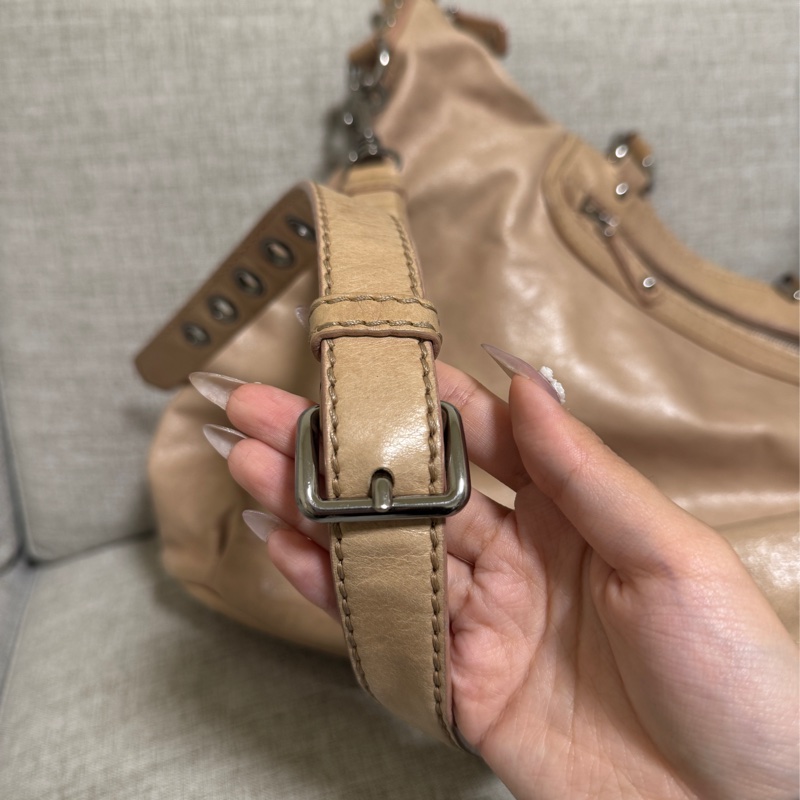 Miumiu水鑽愛心卯釘兩用包💖-14