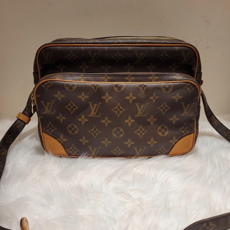 「JL精品代購」 9新 LV 老花 相機包-0