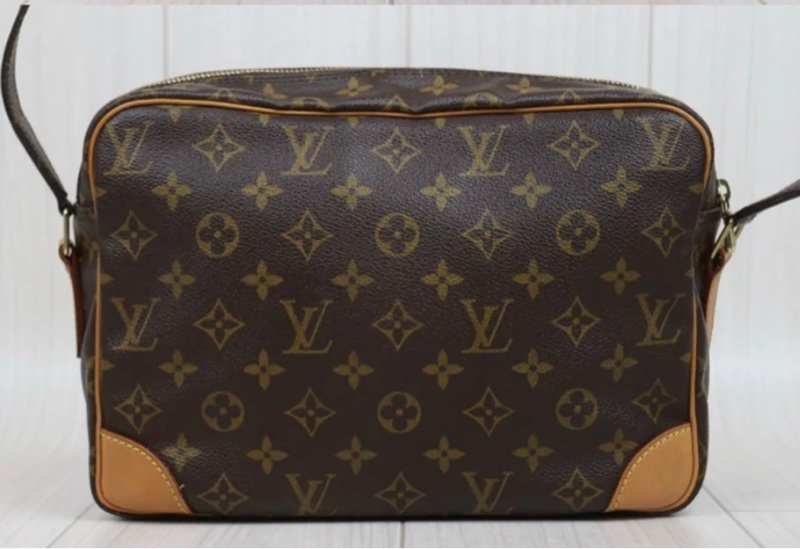 「JL精品代購」 9新 LV 老花 相機包-4