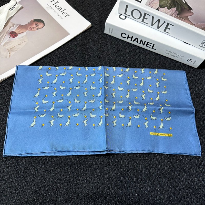 【HERMES】 愛馬仕 Silk 絲巾 藍色 30x30 正品（二手）-2