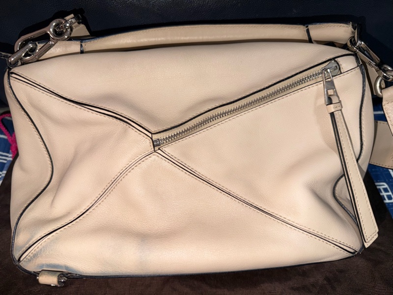 Loewe puzzle 中號包（沙色Sand)-7