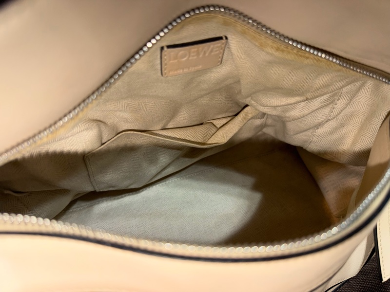 Loewe puzzle 中號包（沙色Sand)-12
