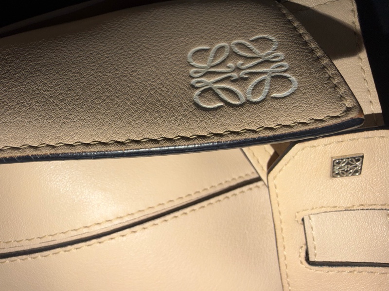 Loewe puzzle 中號包（沙色Sand)-16