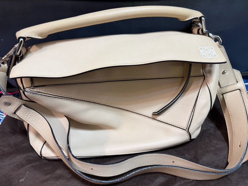 Loewe puzzle 中號包（沙色Sand)-19