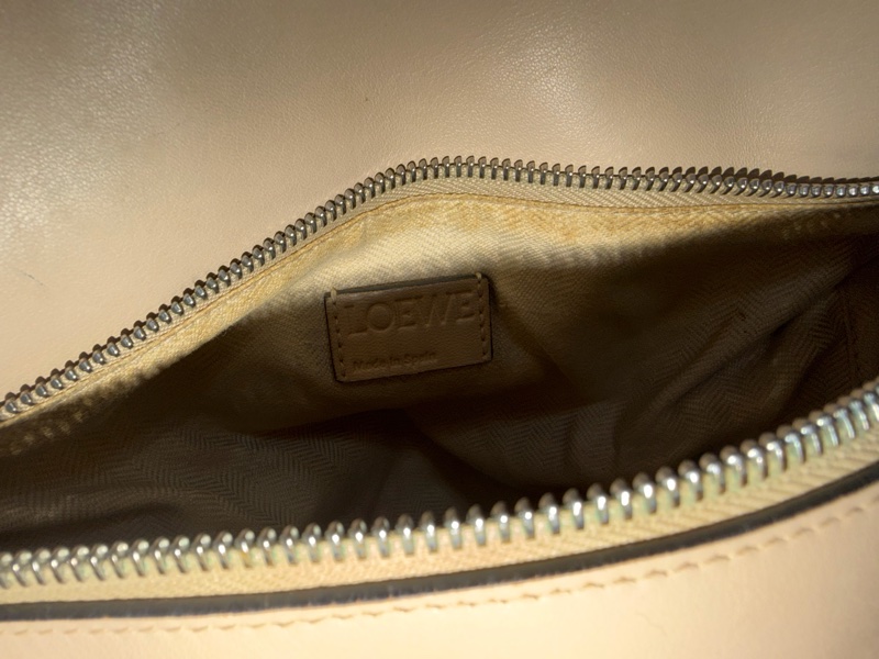 Loewe puzzle 中號包（沙色Sand)-25