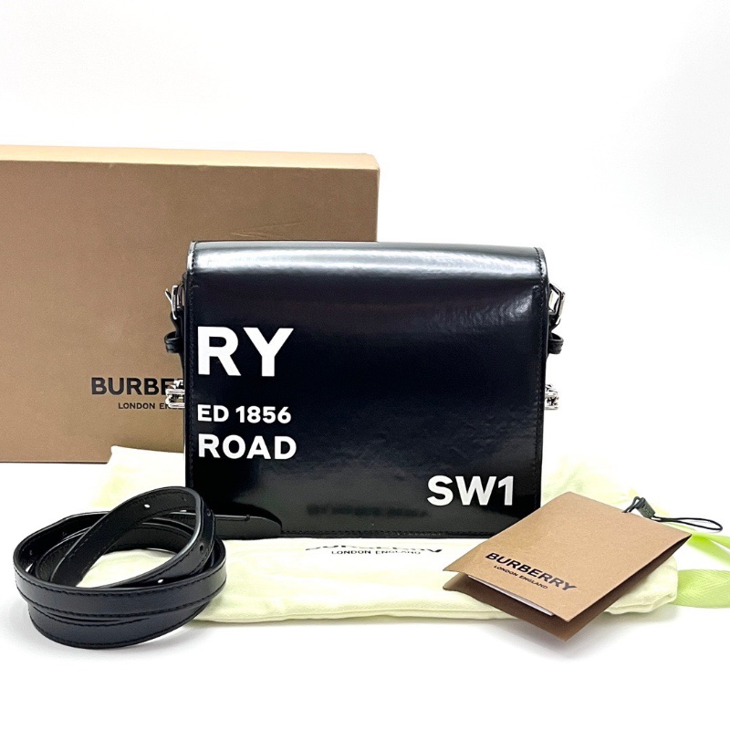BURBERRY黑銀白色字母肩背斜背郵差包19.5*14*6.5 99新配件盒子塵袋-1
