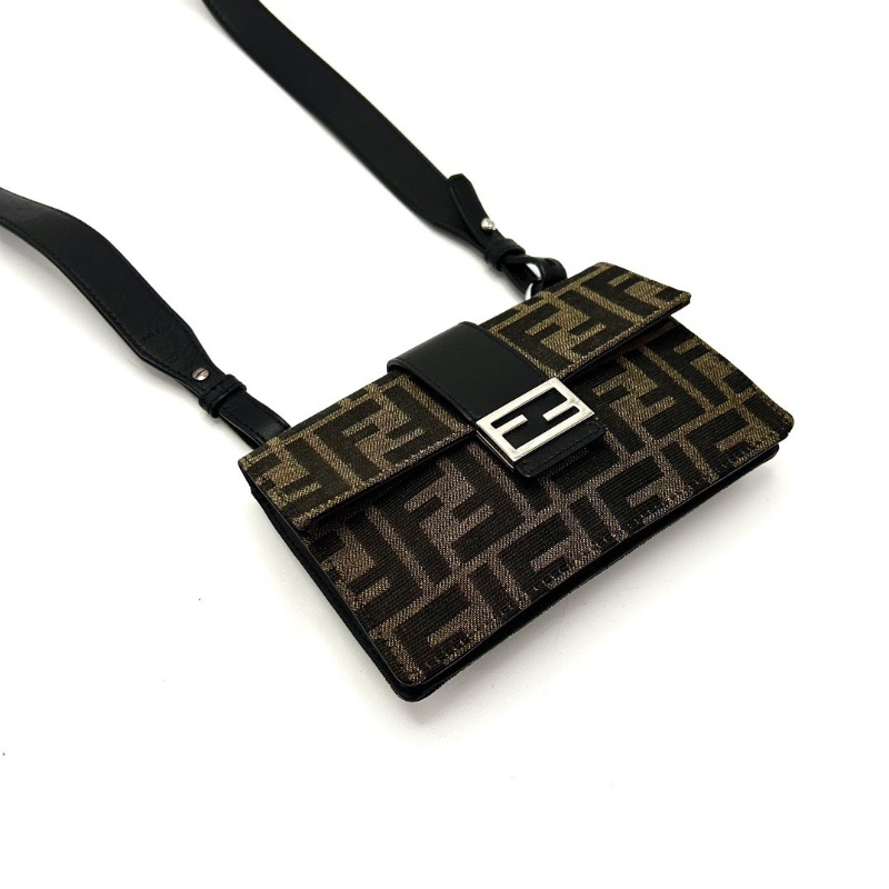 FENDI 經典老花銀扣mini法棍包16.5*10*1.5 98新配件塵袋-3