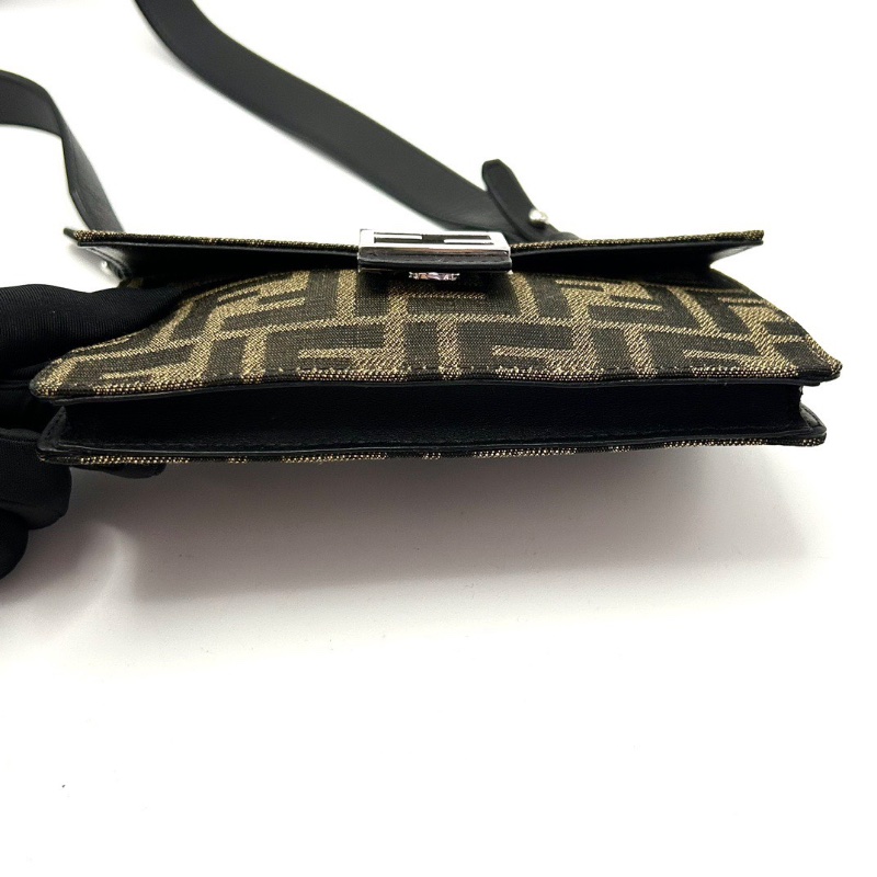 FENDI 經典老花銀扣mini法棍包16.5*10*1.5 98新配件塵袋-4
