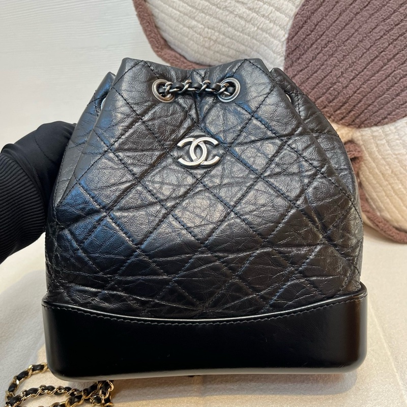 Chanel雙肩包CHANEL GABRIELLE流浪雙肩包小號22.5黑色牛皮晶片開金銀扣菱格紋肩背包-0