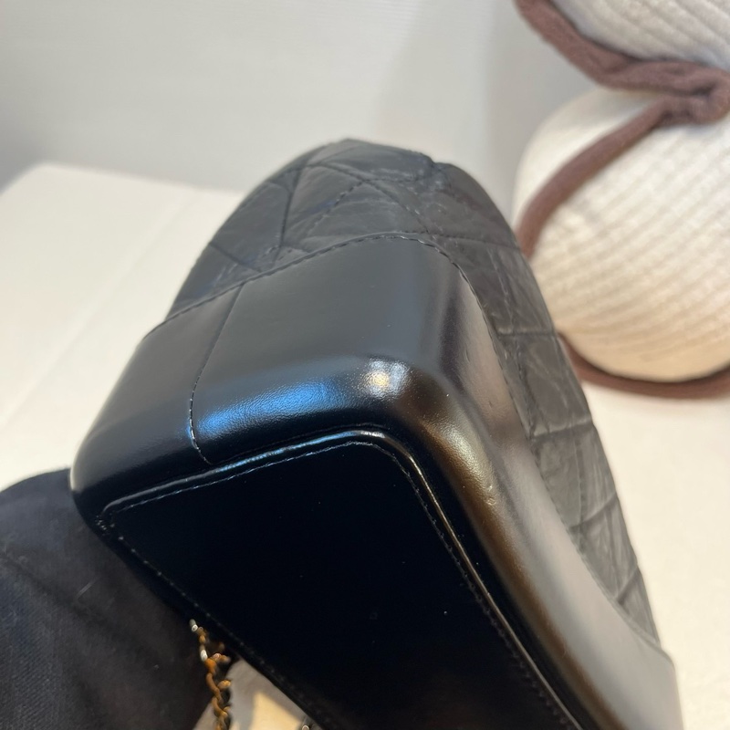 Chanel雙肩包CHANEL GABRIELLE流浪雙肩包小號22.5黑色牛皮晶片開金銀扣菱格紋肩背包-5