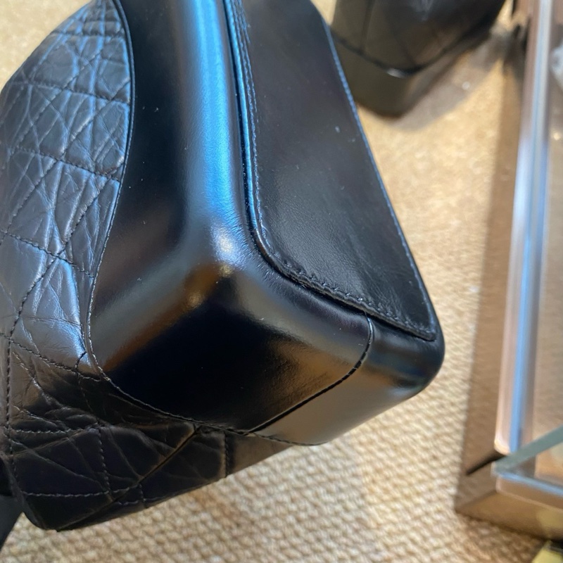 Chanel雙肩包CHANEL GABRIELLE流浪雙肩包小號22.5黑色牛皮晶片開金銀扣菱格紋肩背包-6