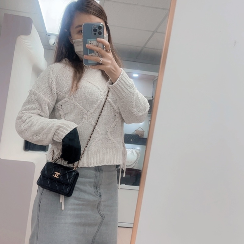 Chanel 22k 黑金迷你手柄包-14