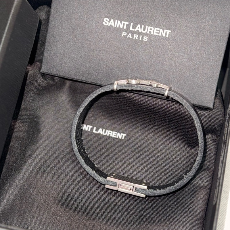 全新僅試戴 YSL CASSANDRE經典黑銀皮革手環 尺寸L-4